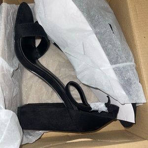 Boohoo: Black Suede Heels size 8